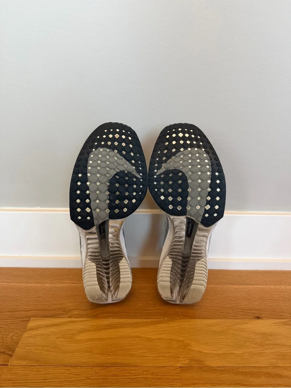 Nike ZoomX Vaporfly Next% 3 Mens Sz 9.5 White Silver Grey Black DV4129-100